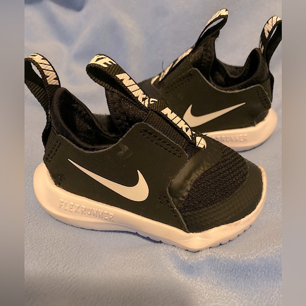 Boys infant Nike Flexrunner size 3c in like new condition